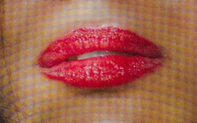 Fotografía detallada de los labios de una mujer